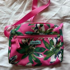 Vera Bradley Belt Bag Tropical Paradise print